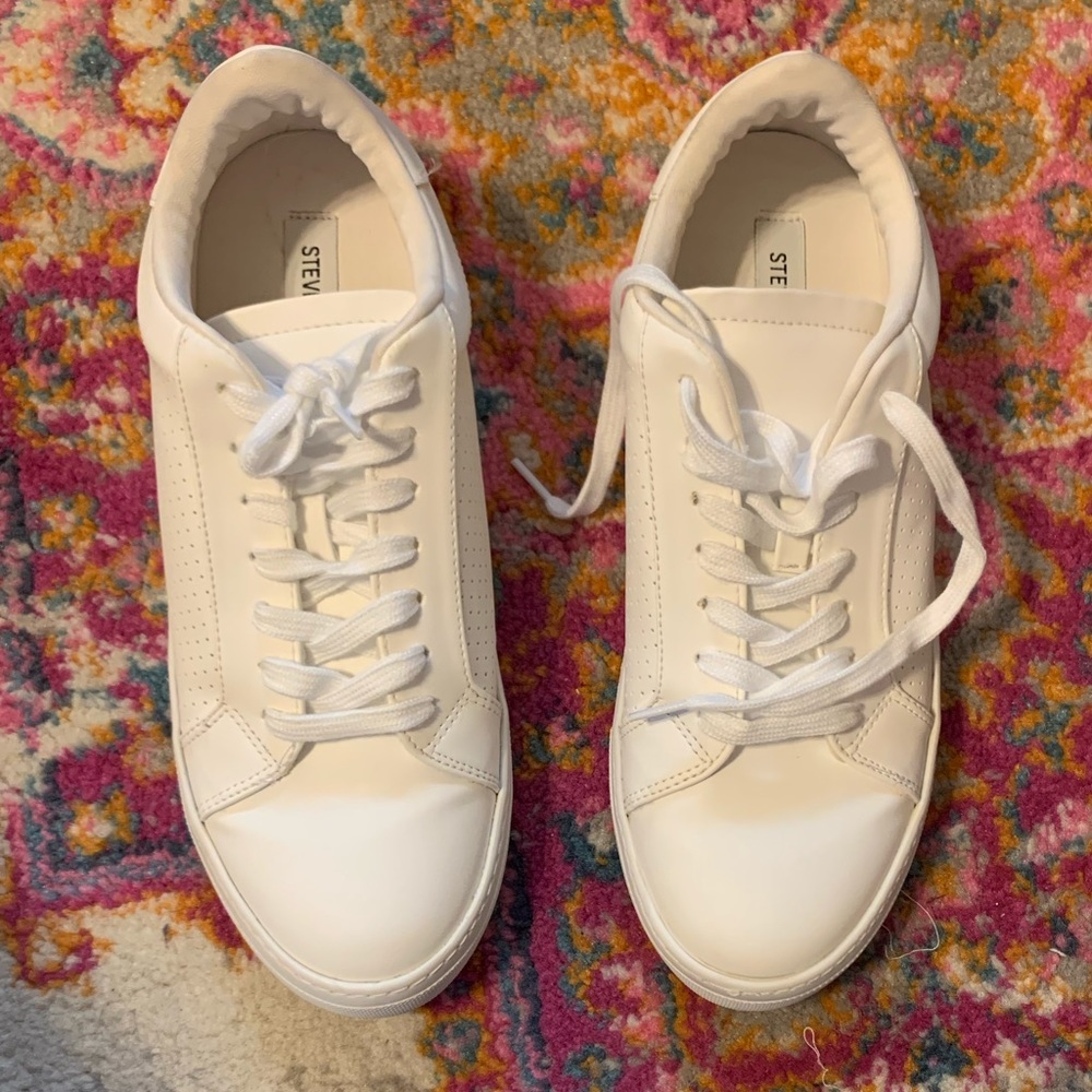 STEVE MADDEN SNEAKERS
